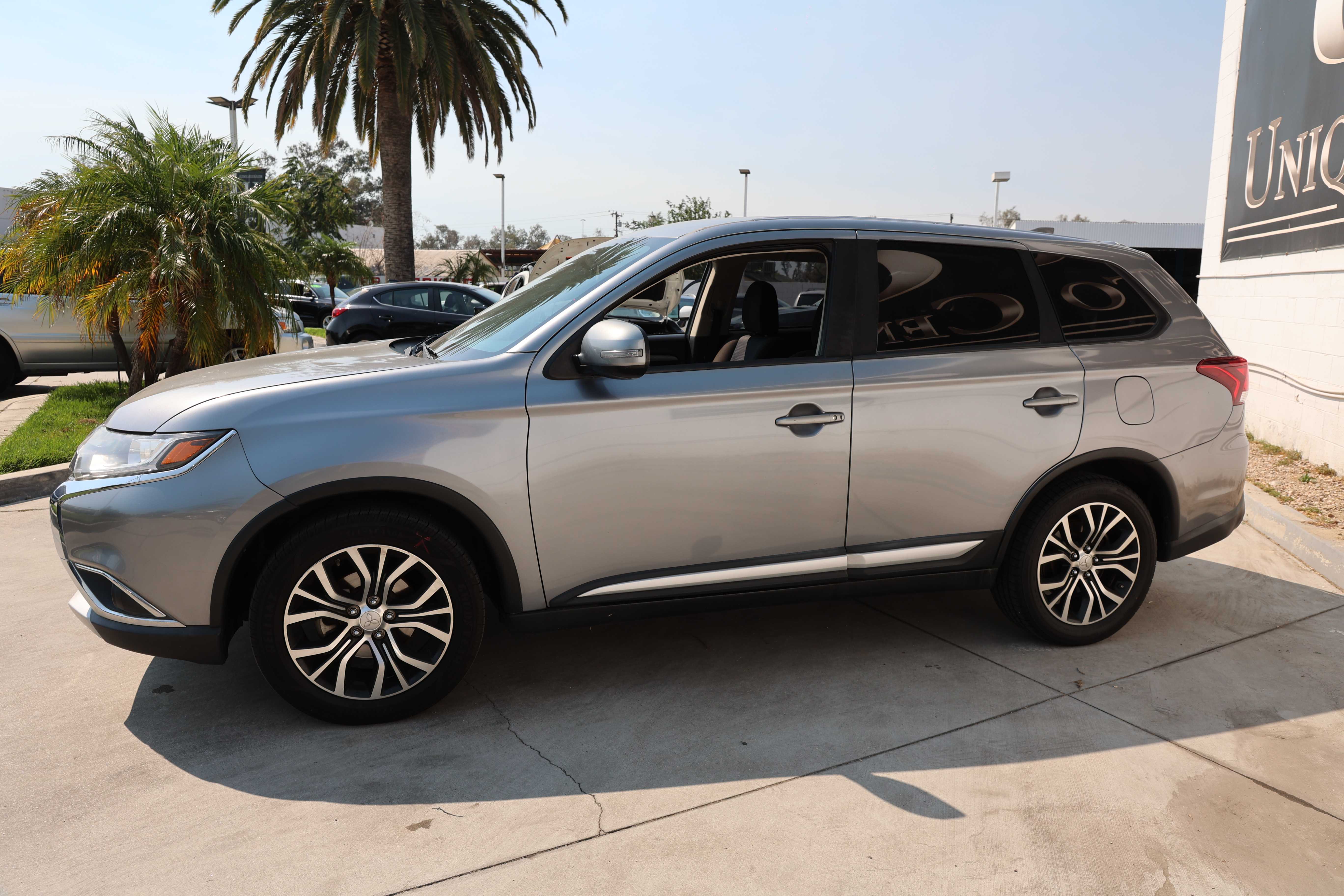 GRAY, 2017 MITSUBISHI OUTLANDER Thumnail Image 5