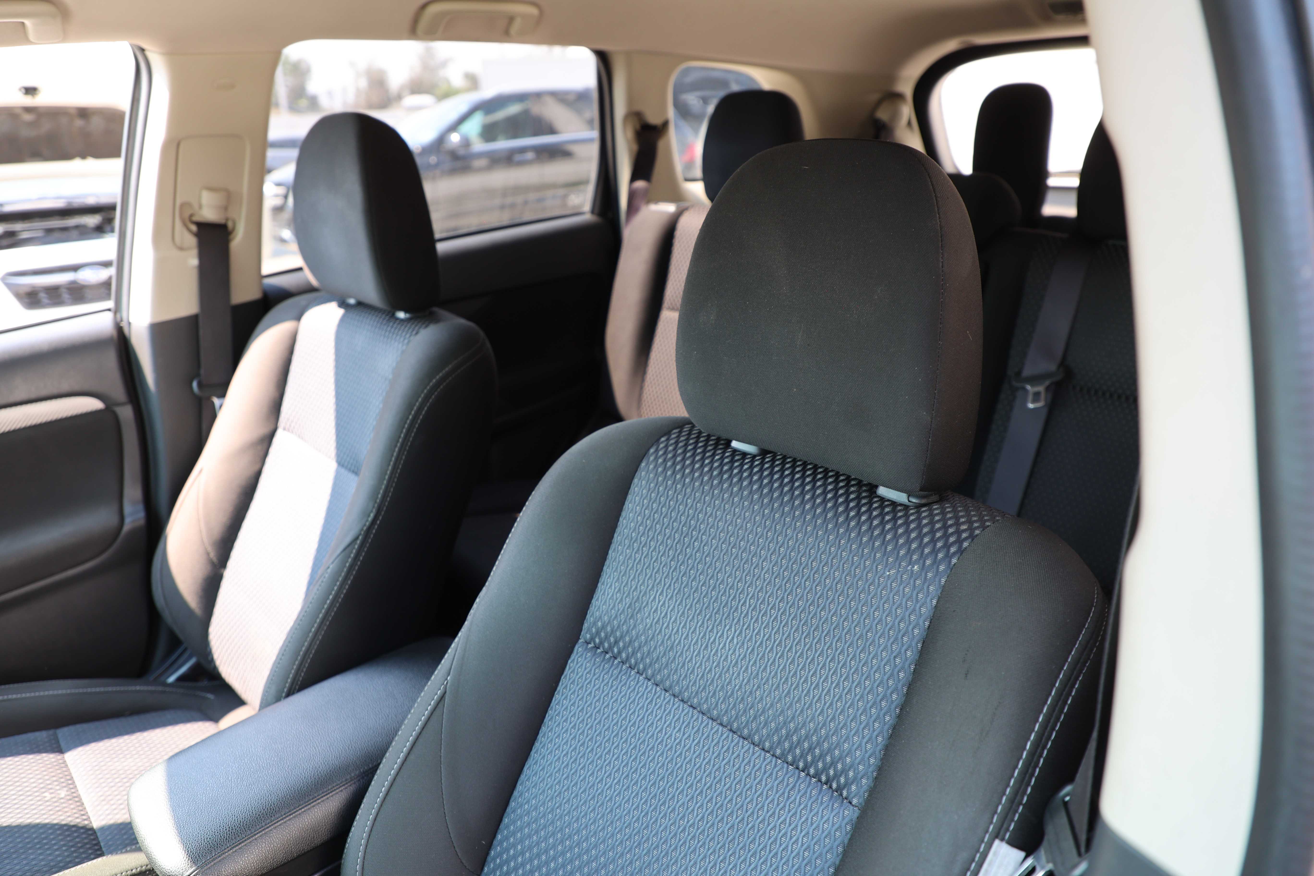 GRAY, 2017 MITSUBISHI OUTLANDER Thumnail Image 7