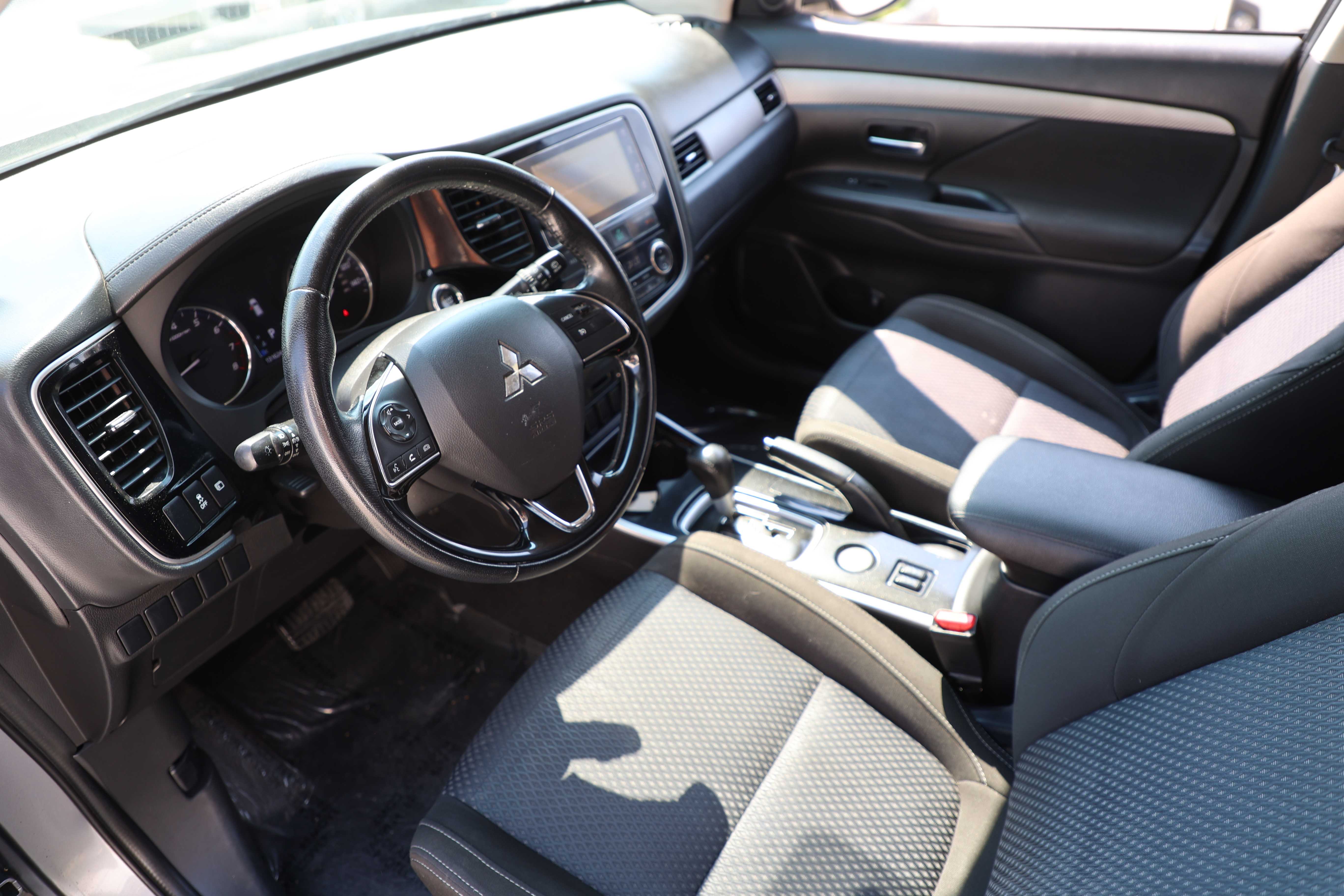 GRAY, 2017 MITSUBISHI OUTLANDER Thumnail Image 8
