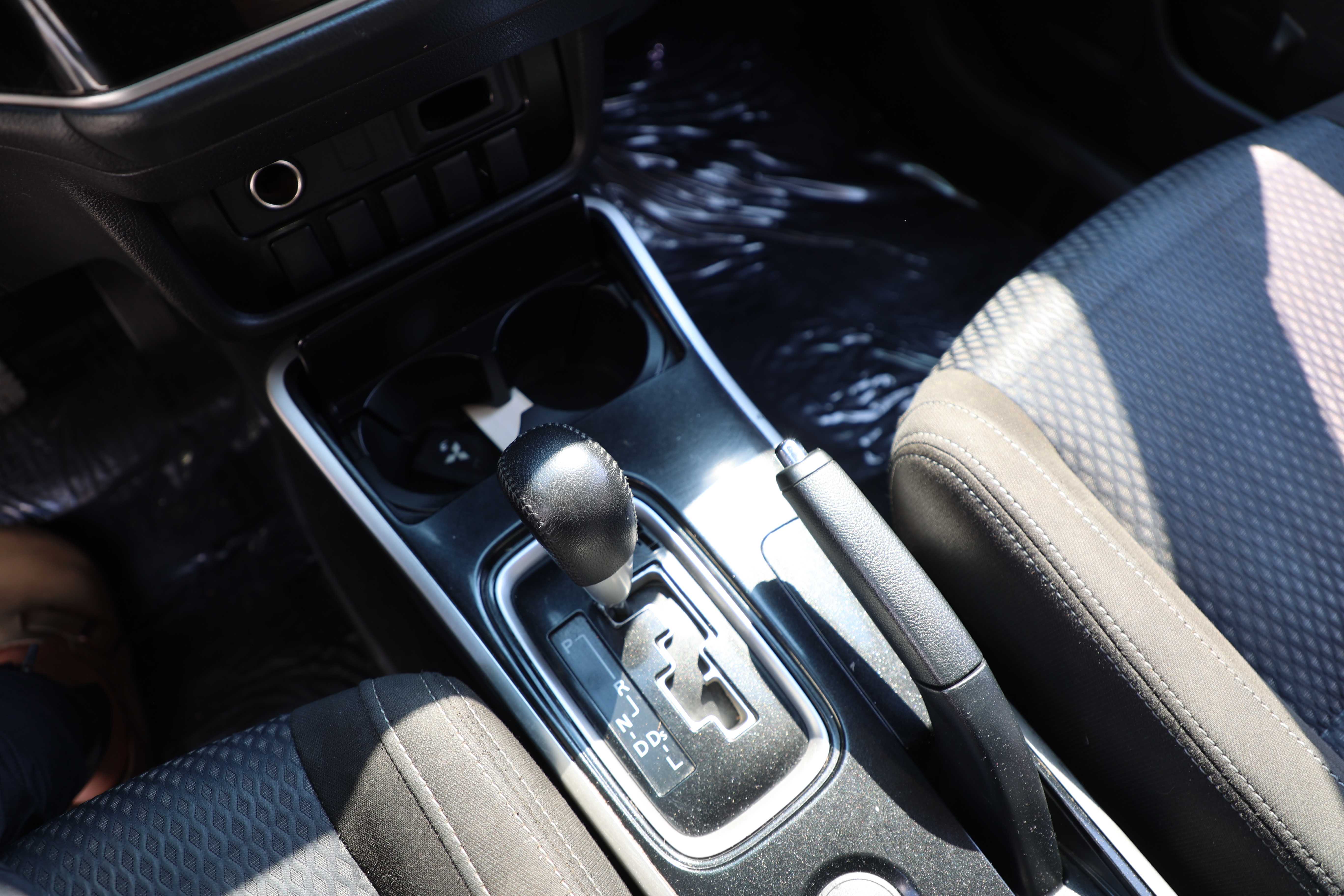 GRAY, 2017 MITSUBISHI OUTLANDER Thumnail Image 12
