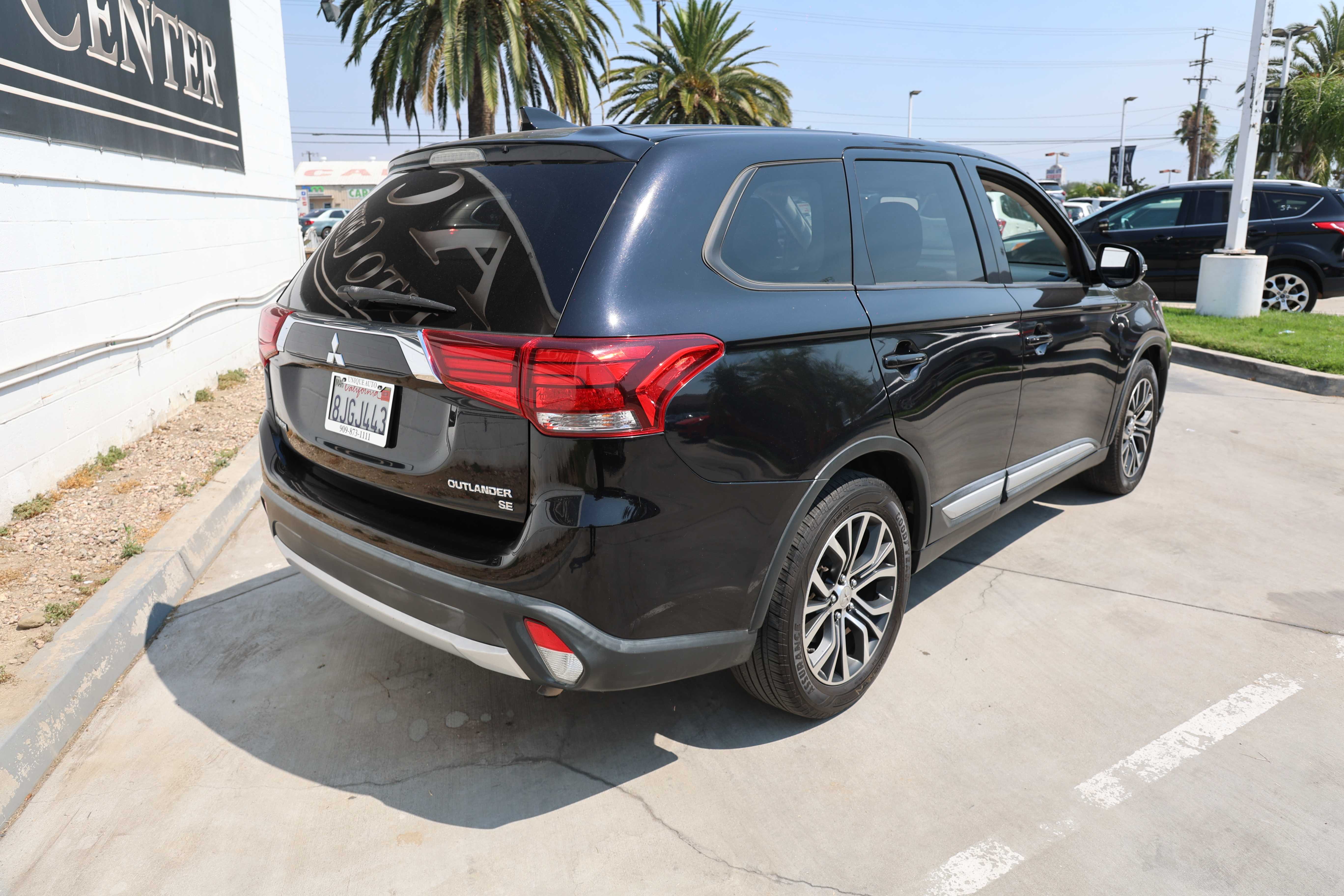 BLACK, 2017 MITSUBISHI OUTLANDER Thumnail Image 4