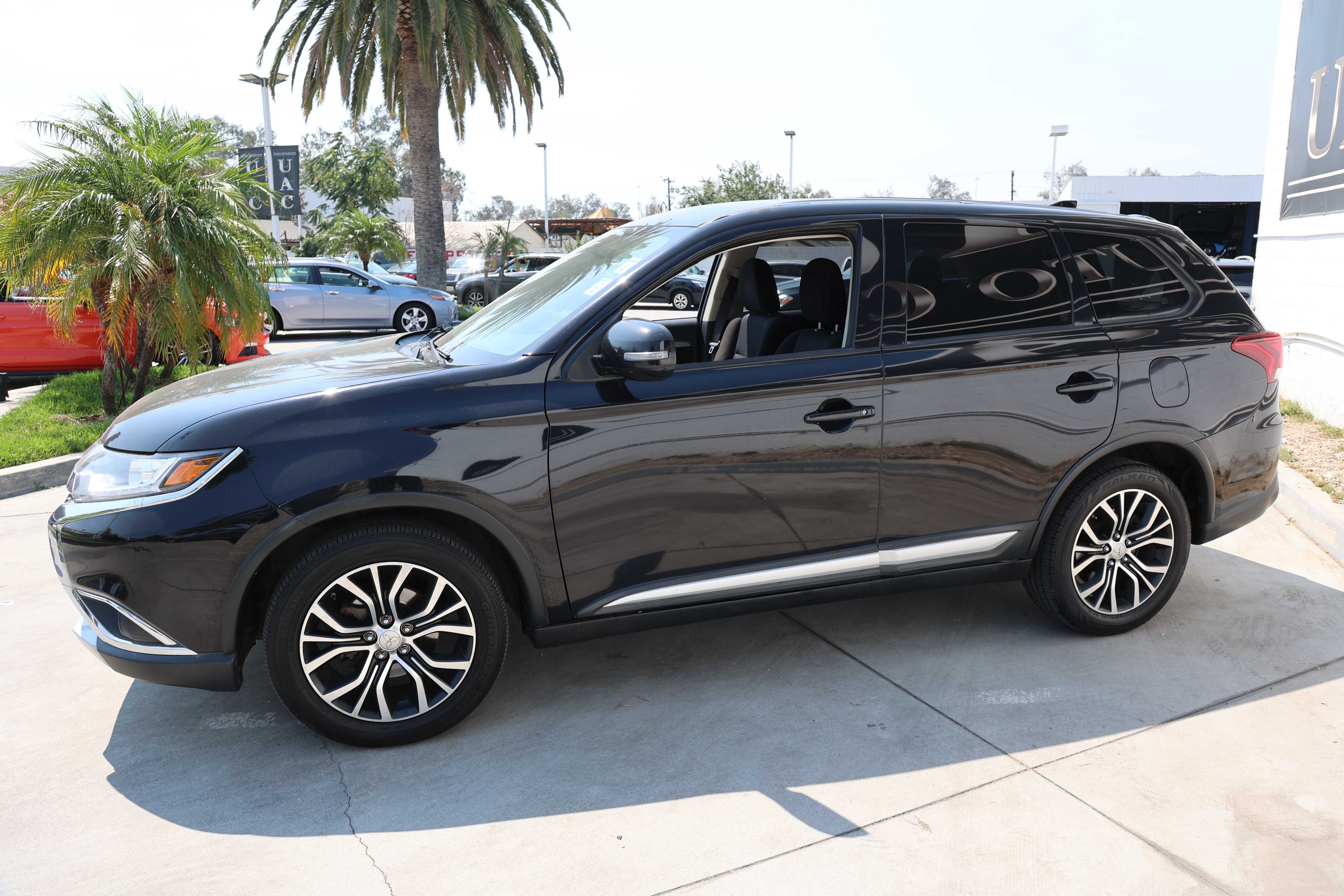 BLACK, 2017 MITSUBISHI OUTLANDER Thumnail Image 5
