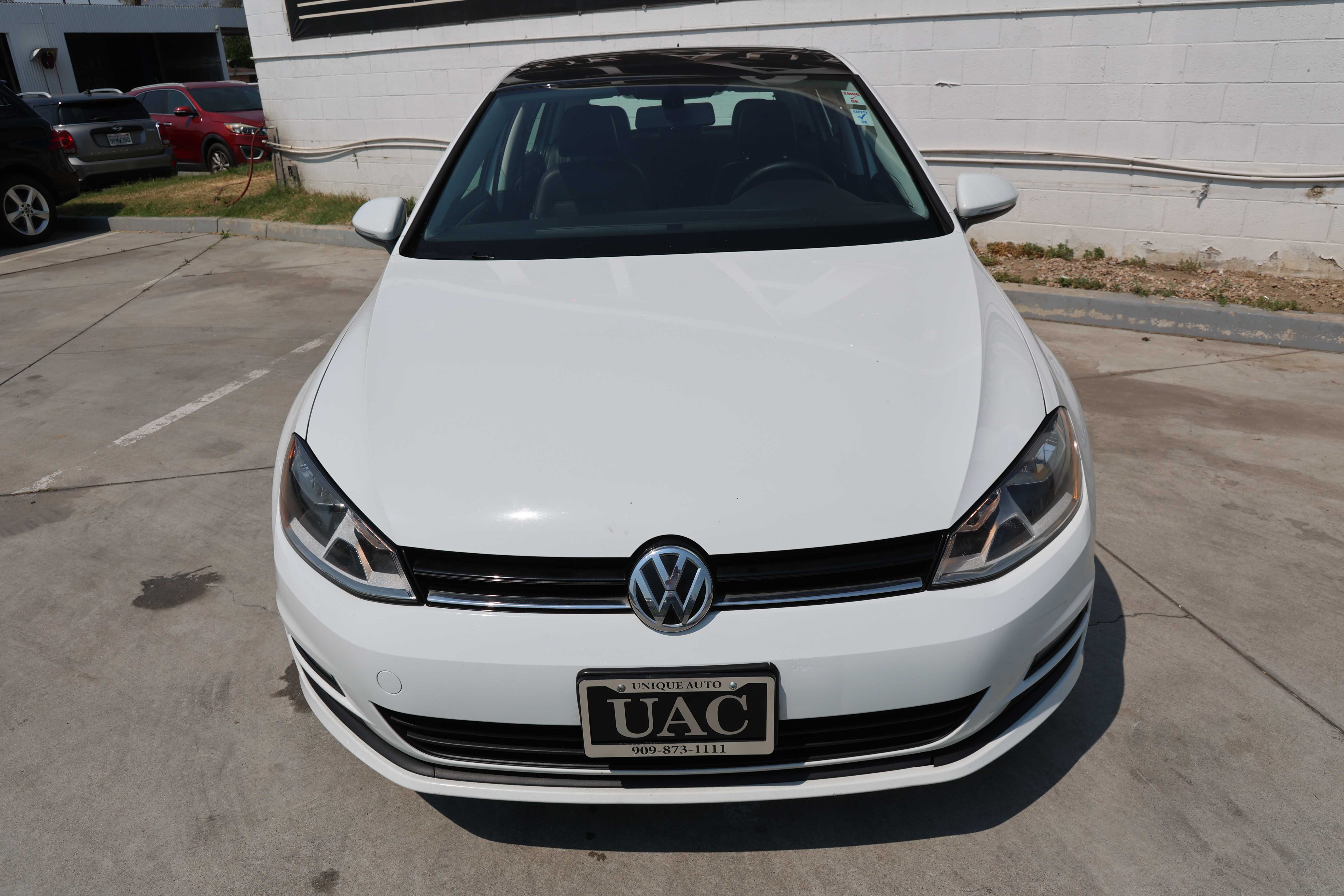 WHITE, 2016 VOLKSWAGEN GOLF Image 2