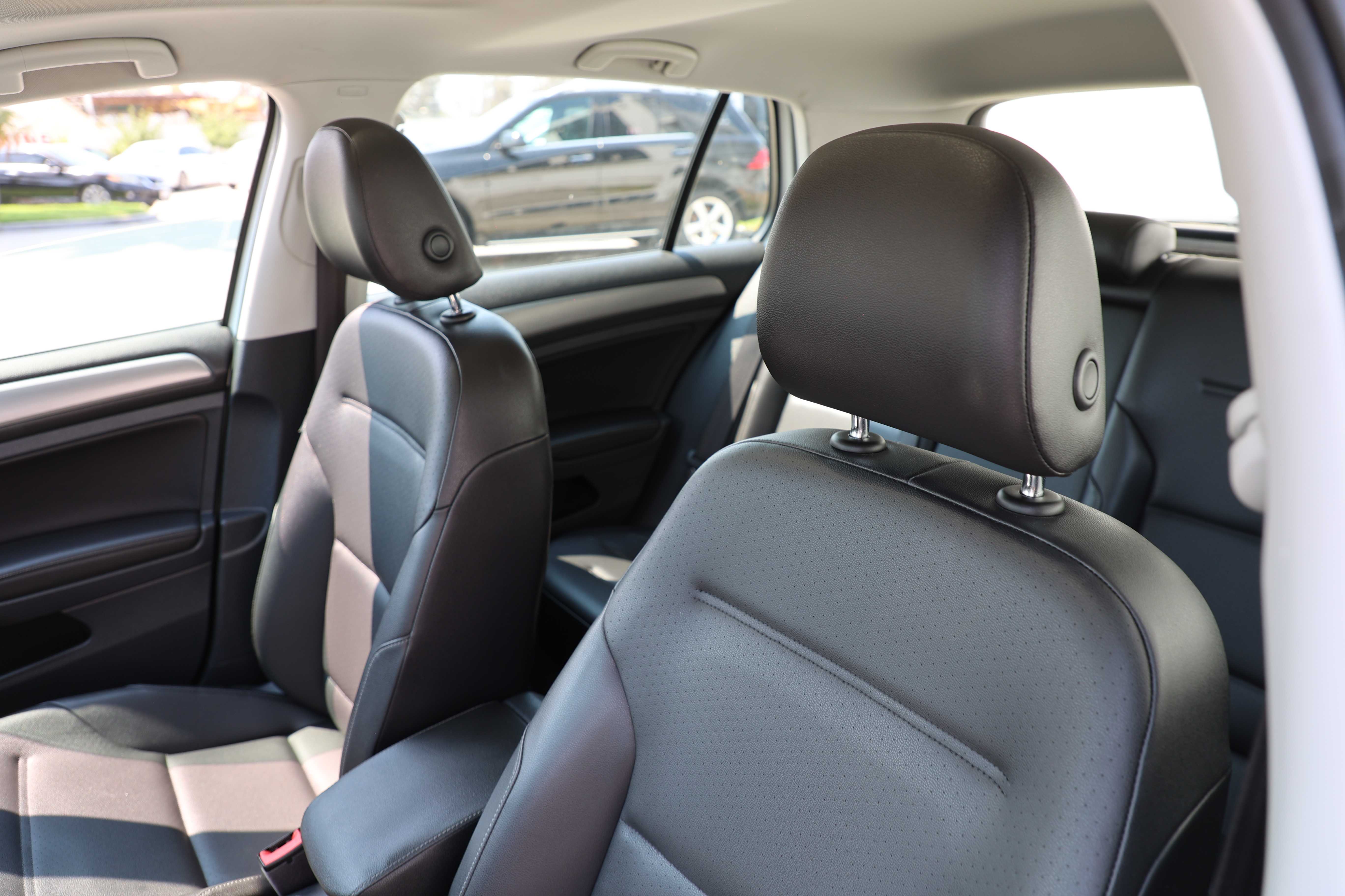 WHITE, 2016 VOLKSWAGEN GOLF Thumnail Image 8