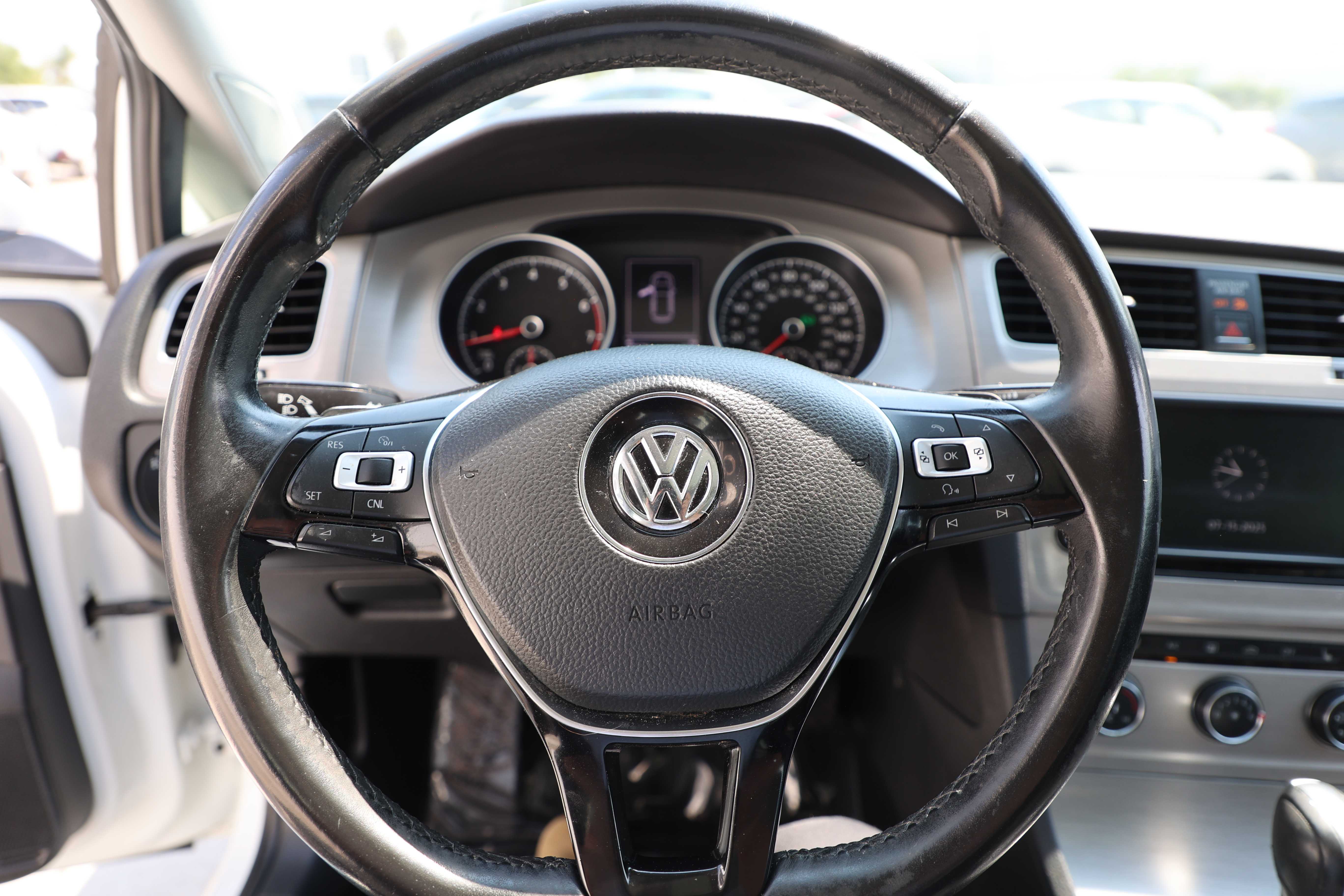 WHITE, 2016 VOLKSWAGEN GOLF Thumnail Image 10
