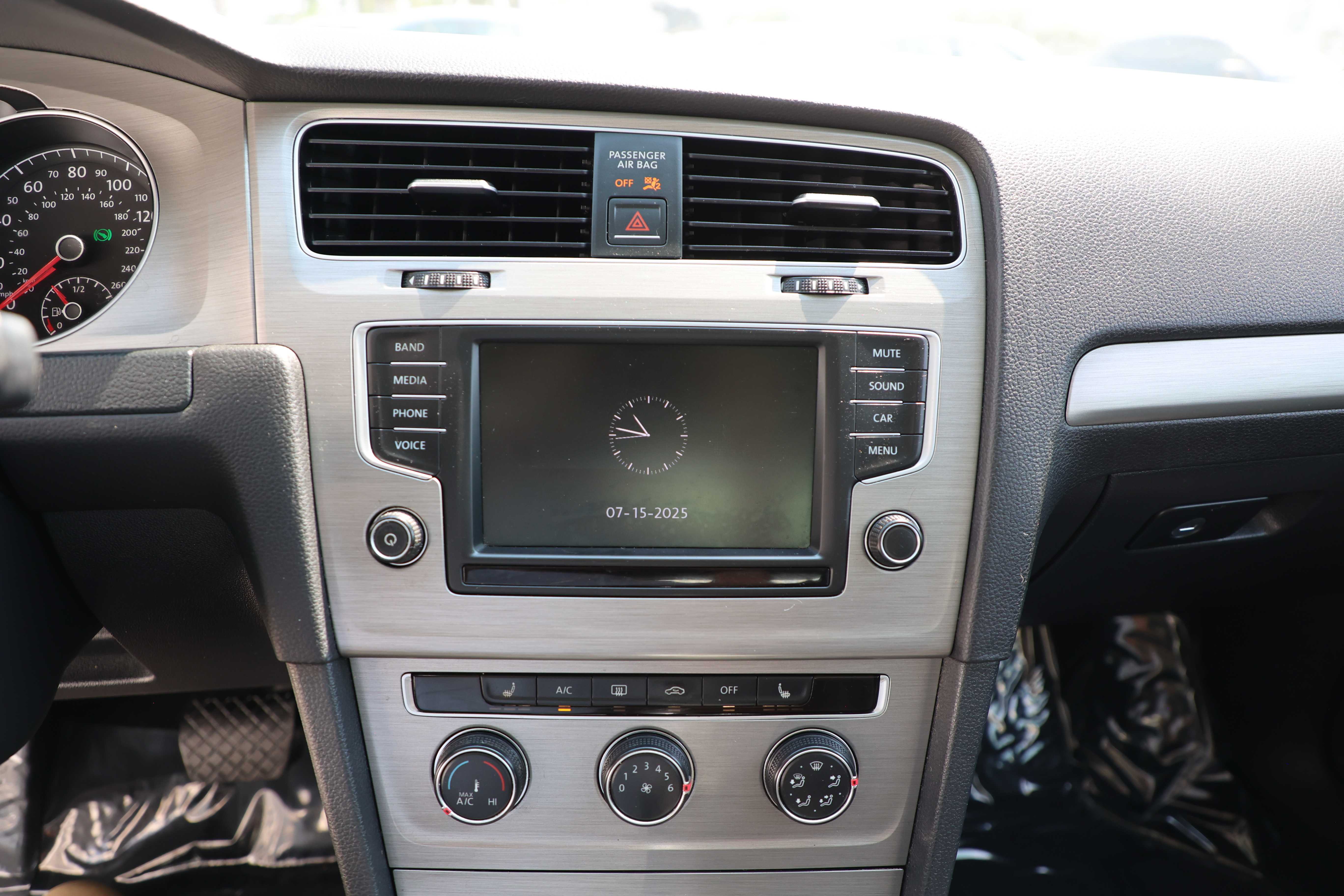 WHITE, 2016 VOLKSWAGEN GOLF Thumnail Image 12