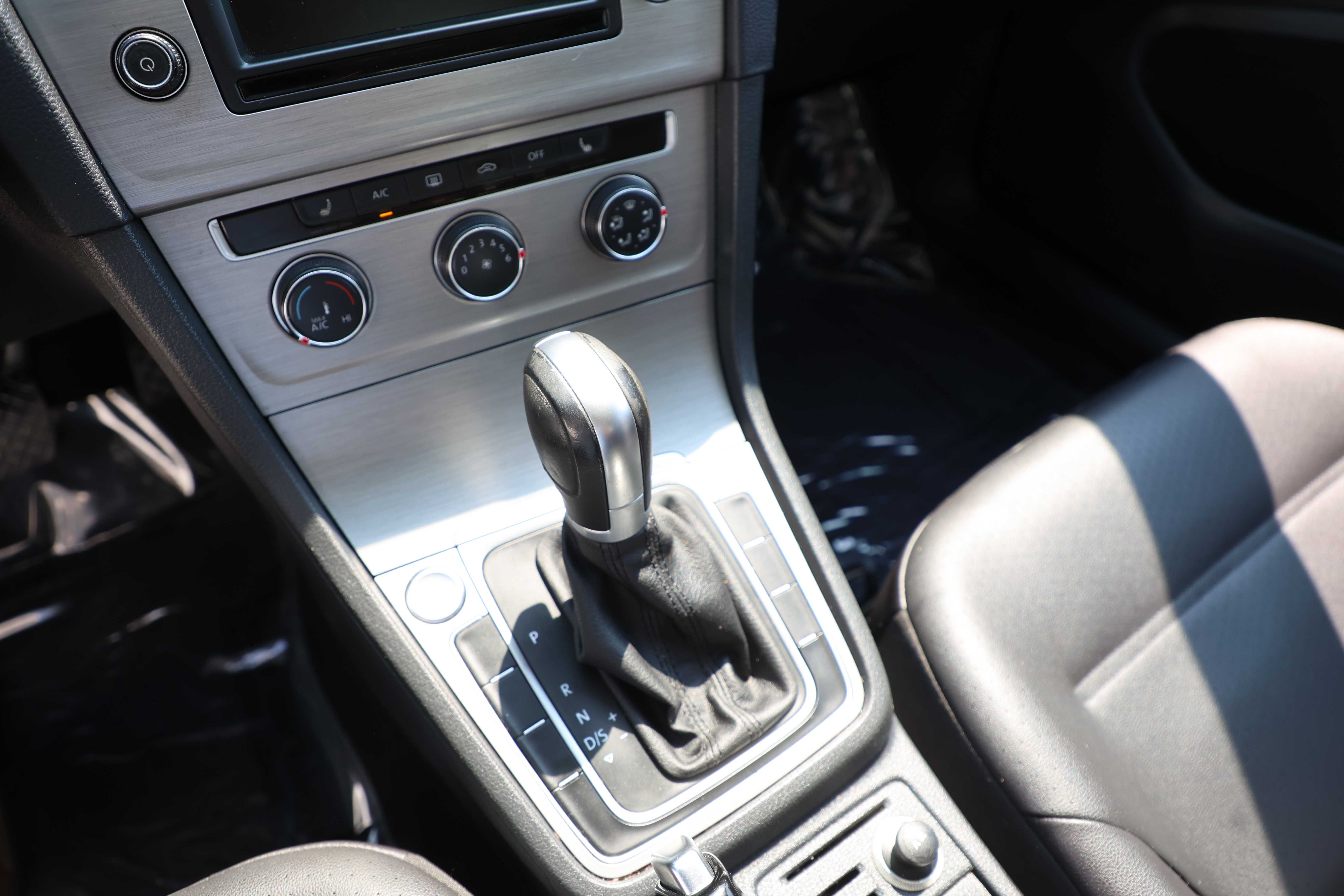 WHITE, 2016 VOLKSWAGEN GOLF Thumnail Image 13