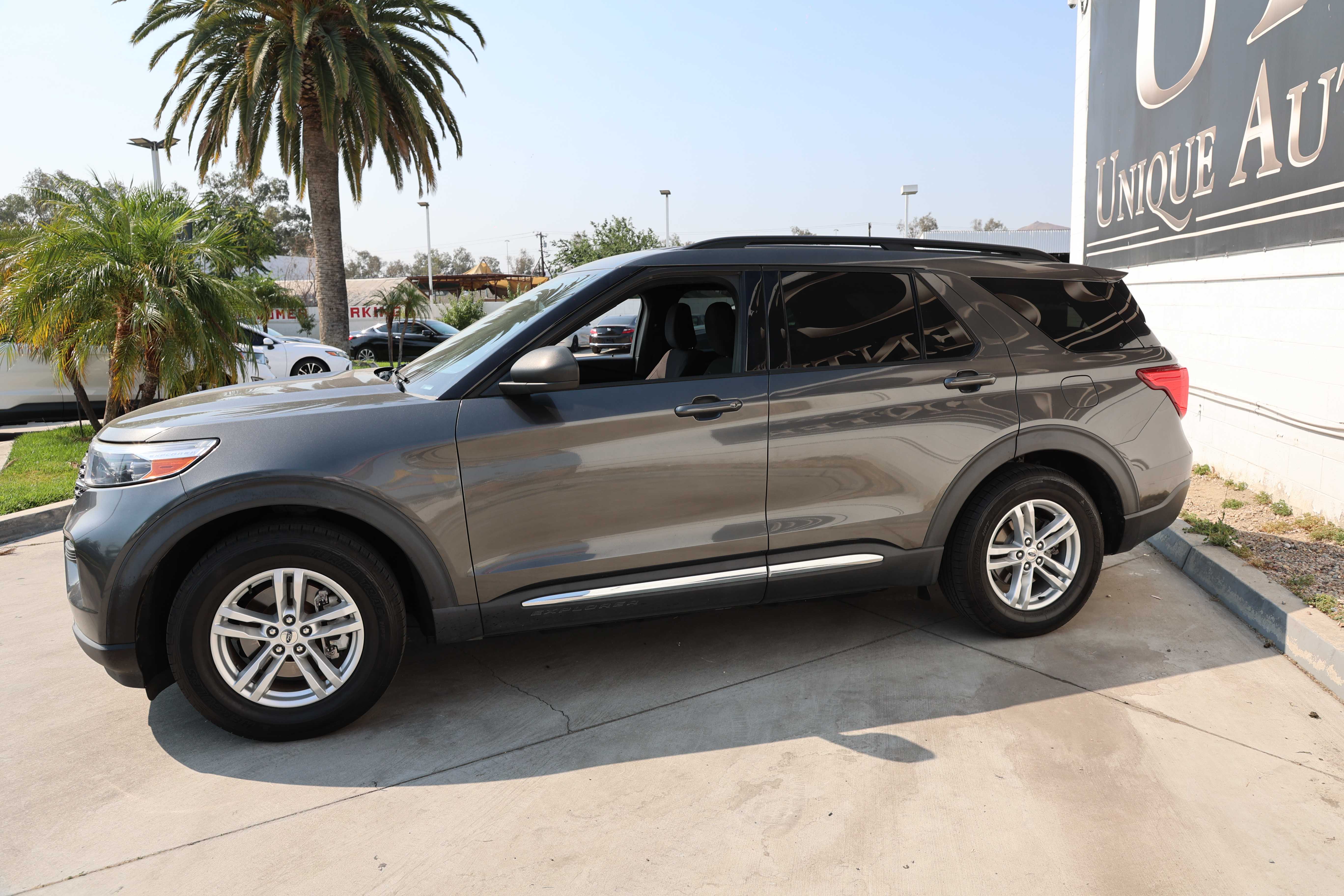 GRAY, 2020 FORD EXPLORER Image 6