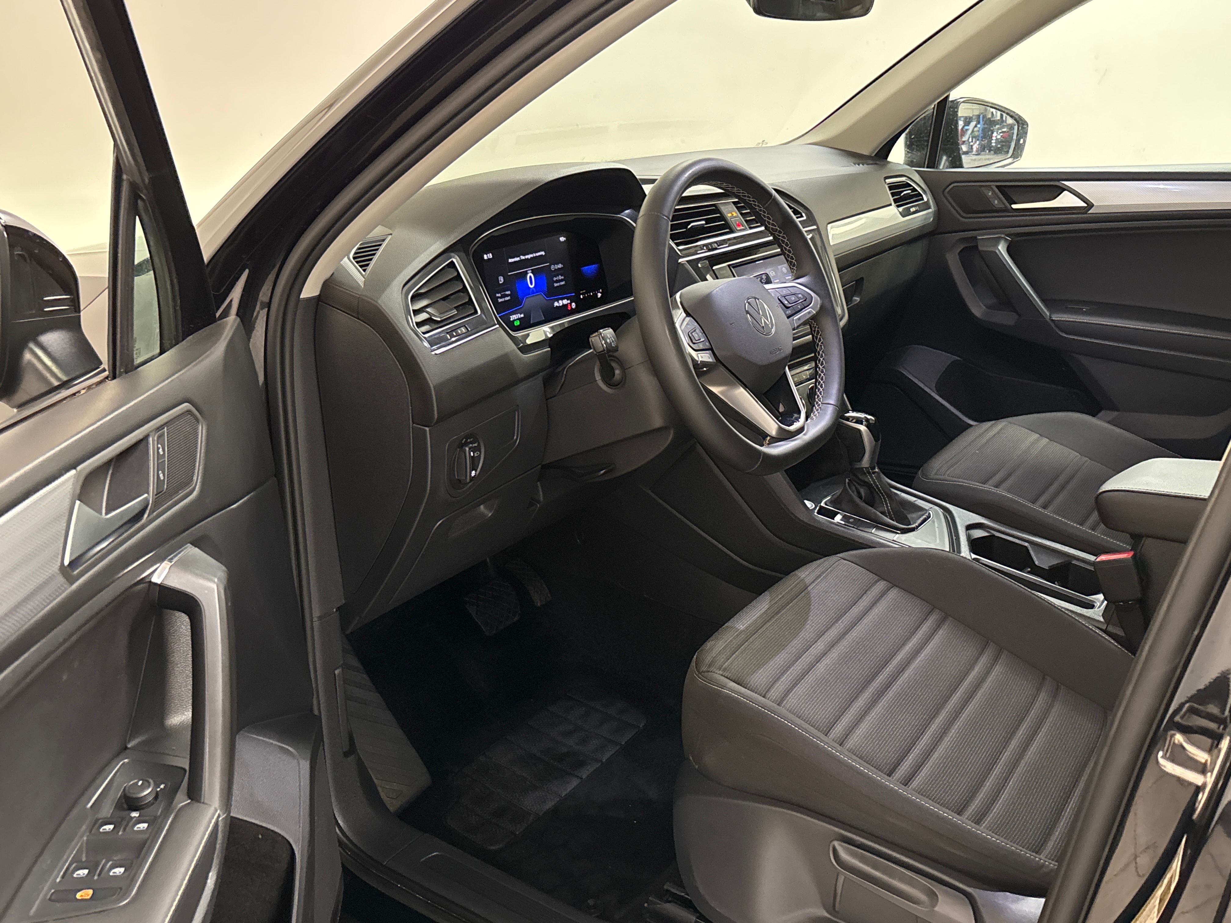 BLACK, 2022 VOLKSWAGEN TIGUAN/IQ DRIVE PACKAGE/CONVENIENC PKG Thumnail Image 7
