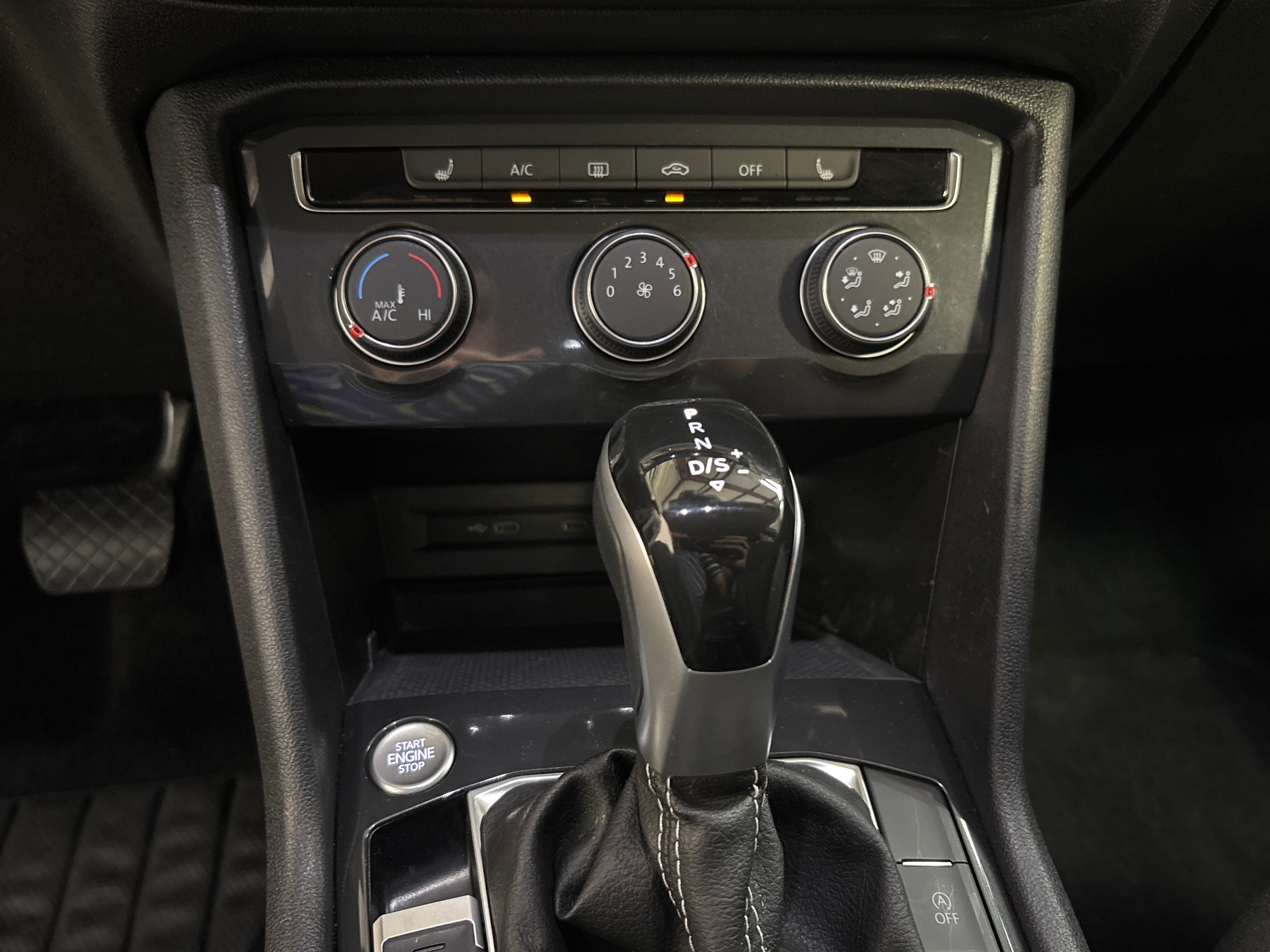 BLACK, 2022 VOLKSWAGEN TIGUAN/IQ DRIVE PACKAGE/CONVENIENC PKG Thumnail Image 17