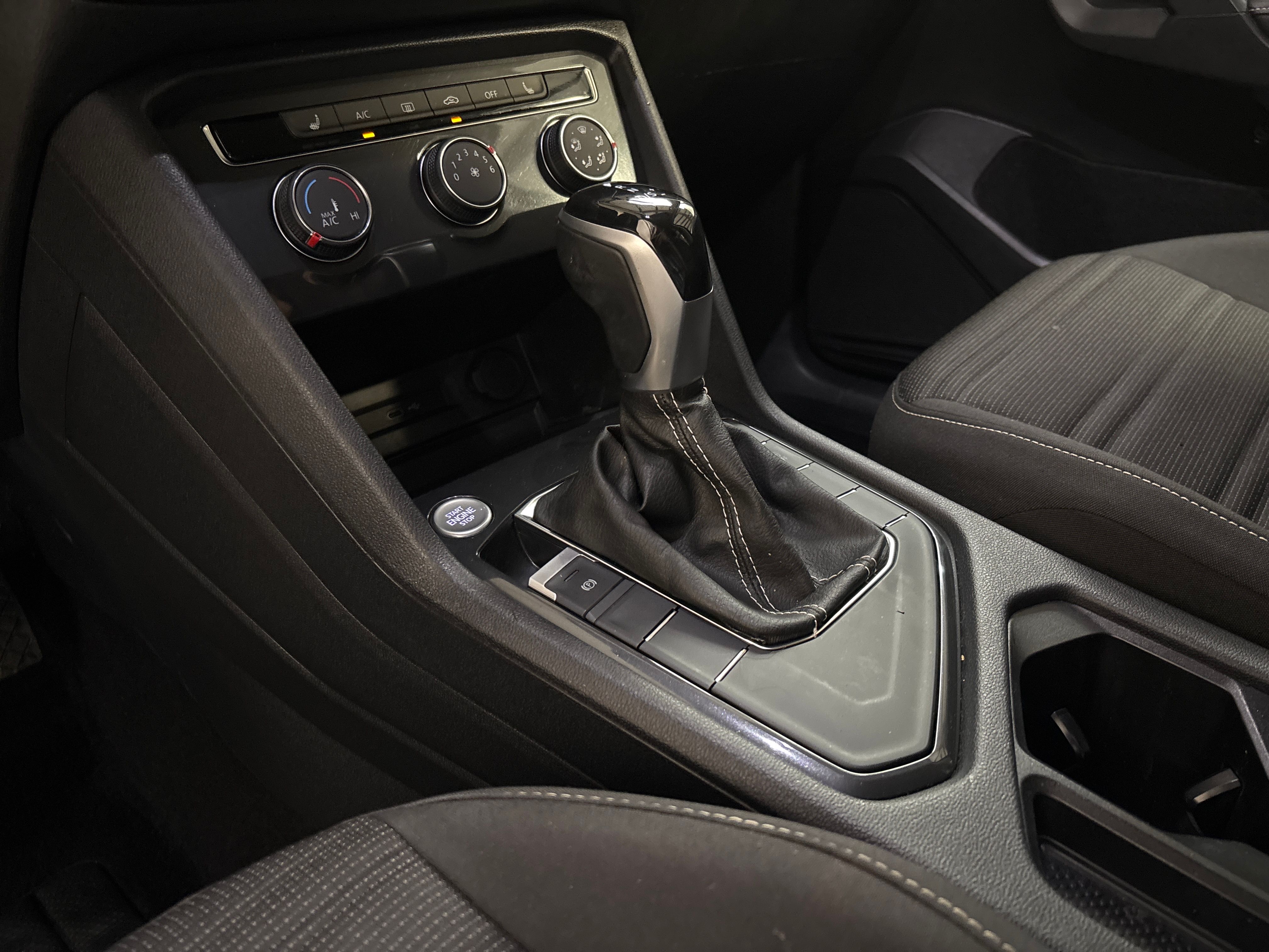 BLACK, 2022 VOLKSWAGEN TIGUAN/IQ DRIVE PACKAGE/CONVENIENC PKG Thumnail Image 18