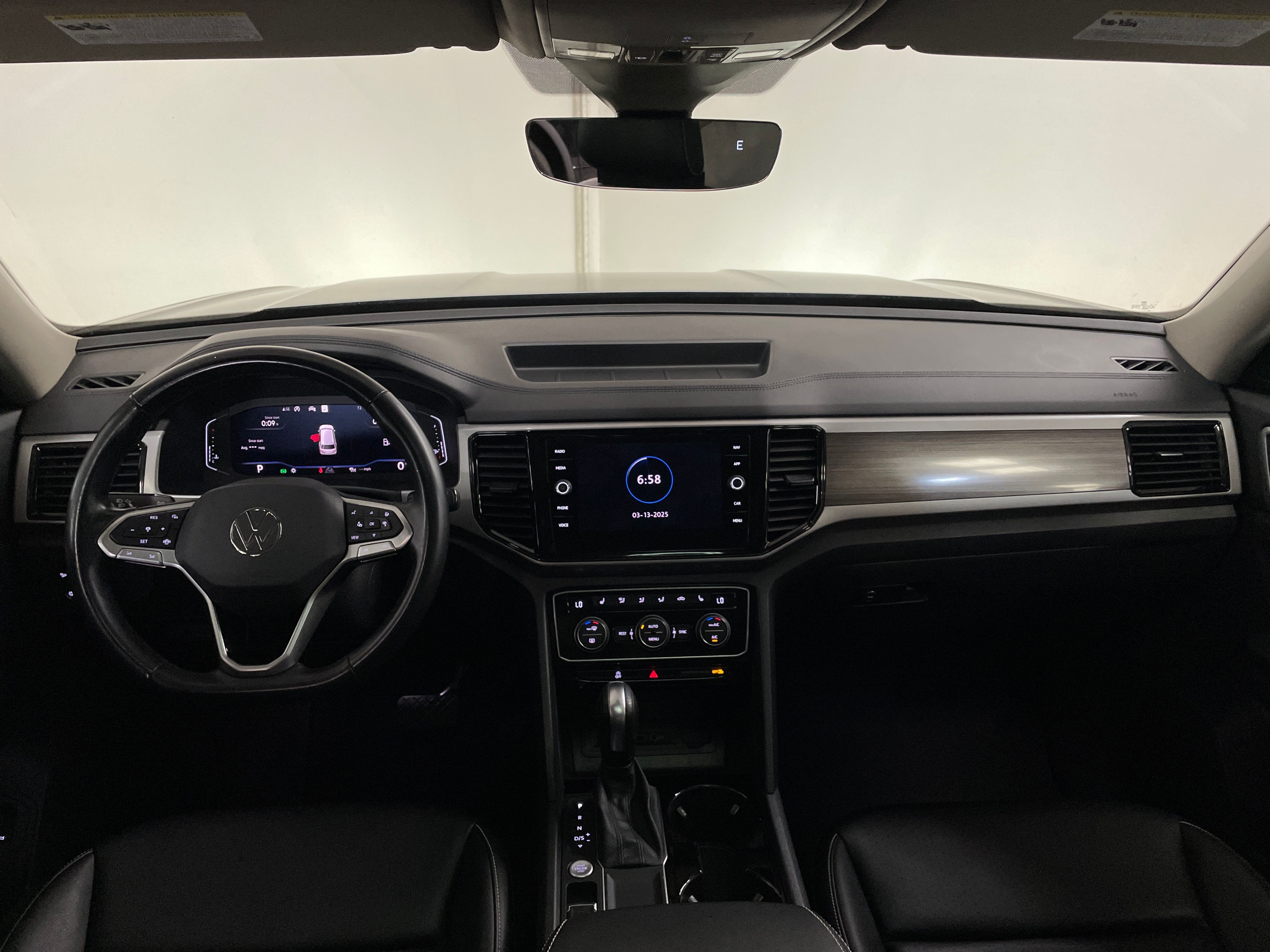 2021 Volkswagen Atlas SEL photo 3