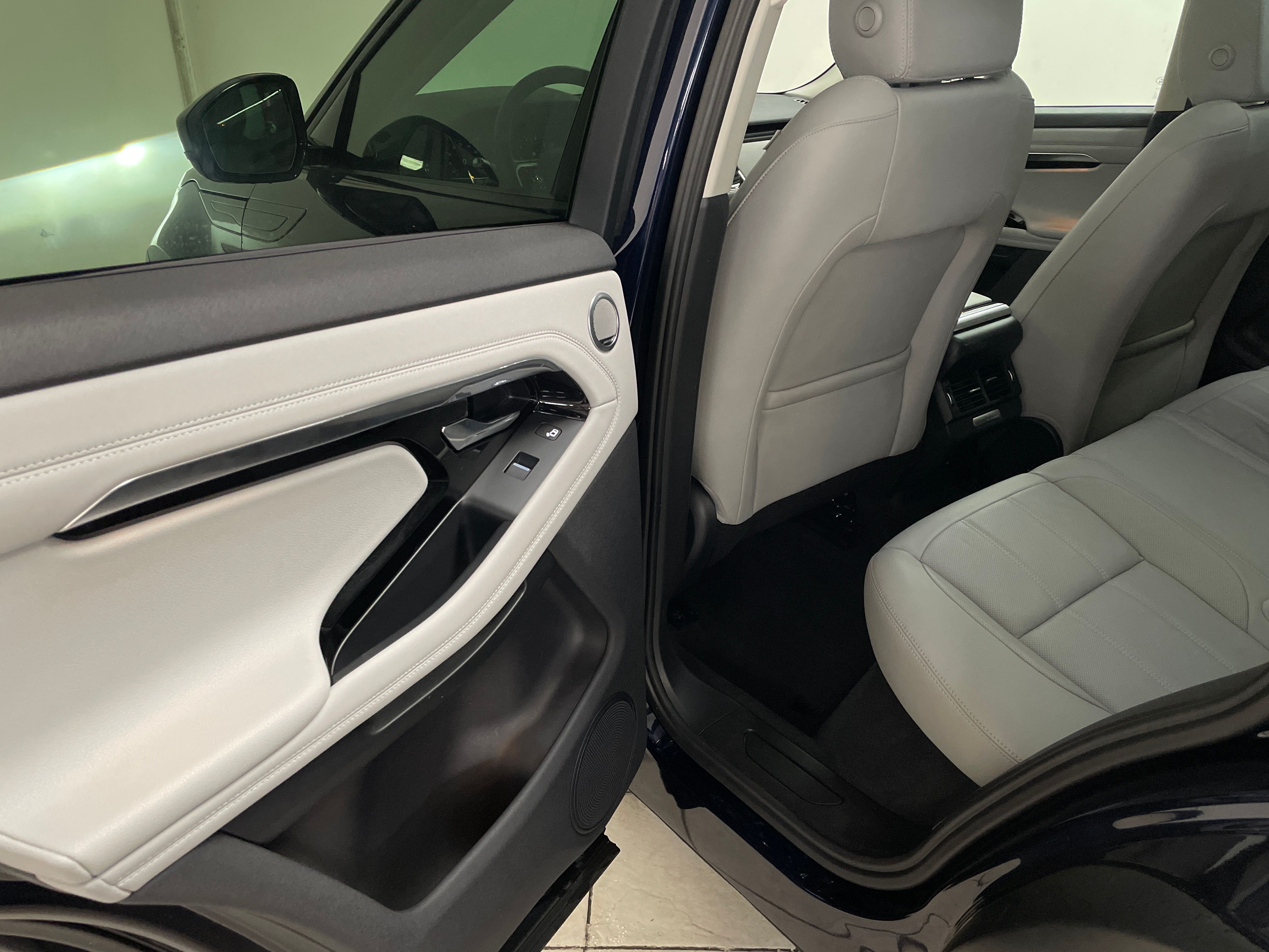 BLUE, 2022 LAND ROVER RANGE ROVER EVOQUE/SE /PANO ROOF/20" UP GRADED WHEEL Thumnail Image 22
