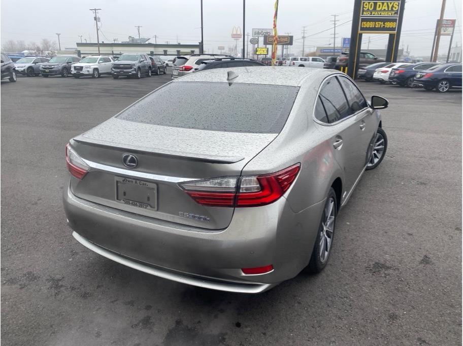 SILVER, 2018 LEXUS ES Image 2