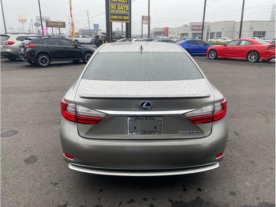 SILVER, 2018 LEXUS ES Image 5