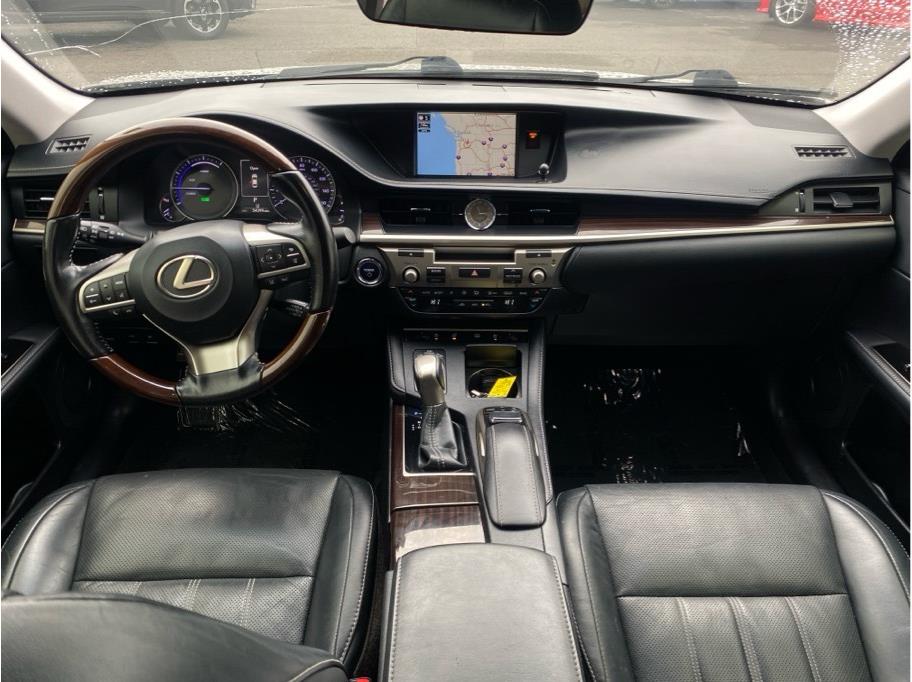 SILVER, 2018 LEXUS ES Image 9