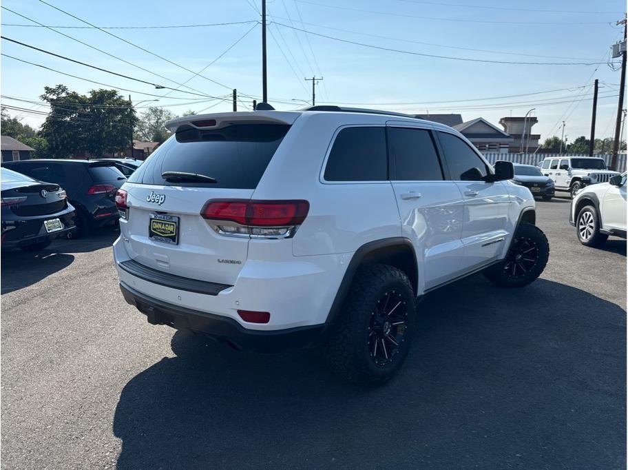 WHITE, 2020 JEEP GRAND CHEROKEE Image 2