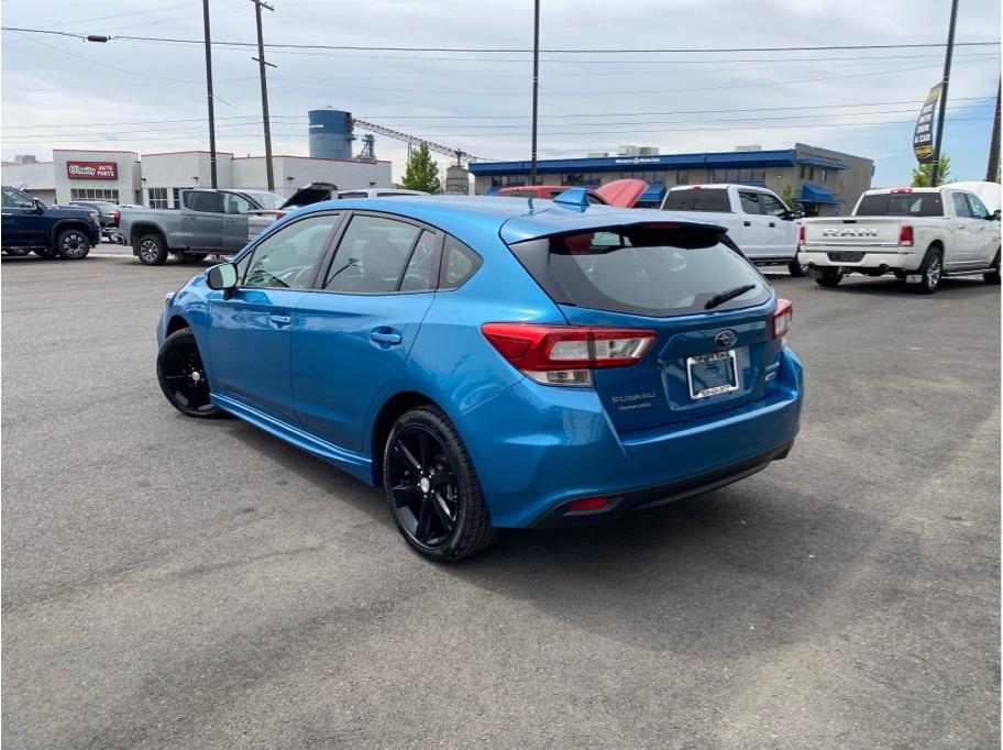 BLUE, 2017 SUBARU IMPREZA Image 4