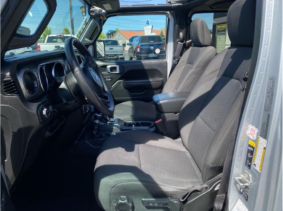SILVER, 2023 JEEP GLADIATOR Image 9