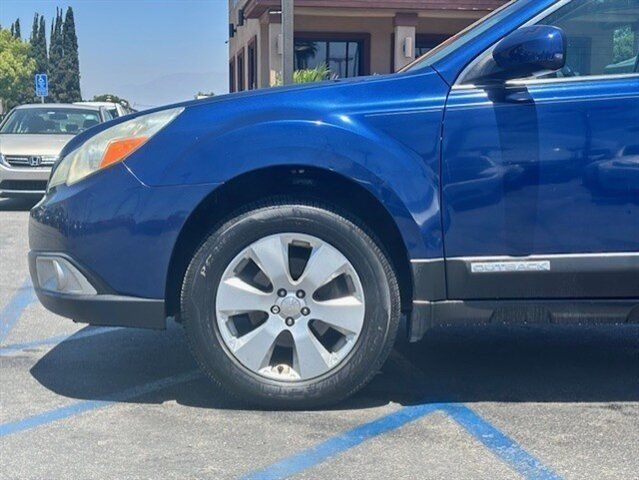 BLUE, 2010 SUBARU OUTBACK Image 11