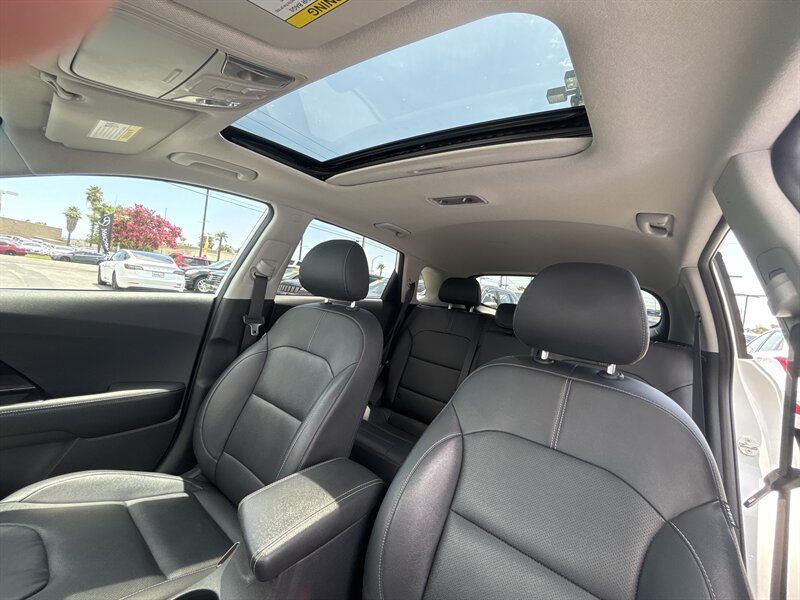 WHITE, 2020 KIA NIRO Thumnail Image 15
