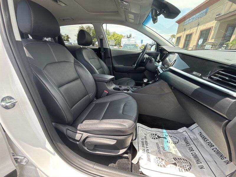 WHITE, 2020 KIA NIRO Thumnail Image 19