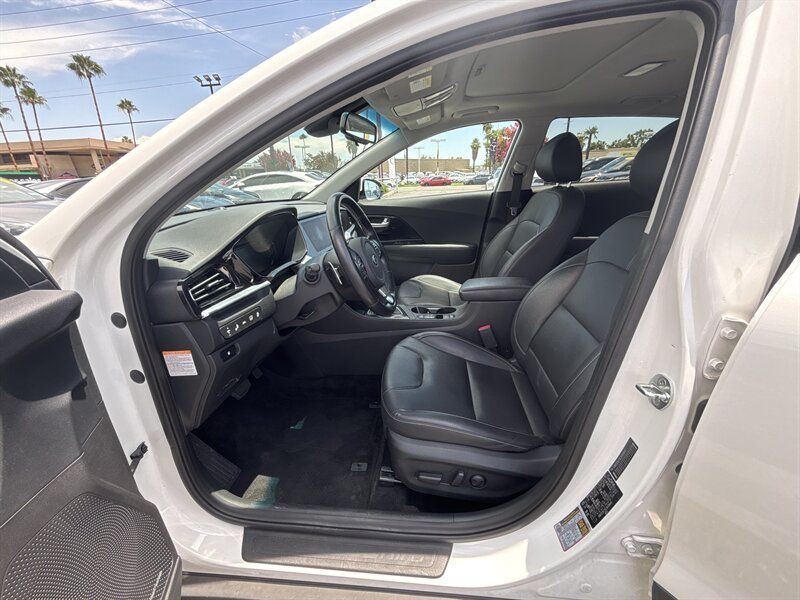 WHITE, 2020 KIA NIRO Thumnail Image 14