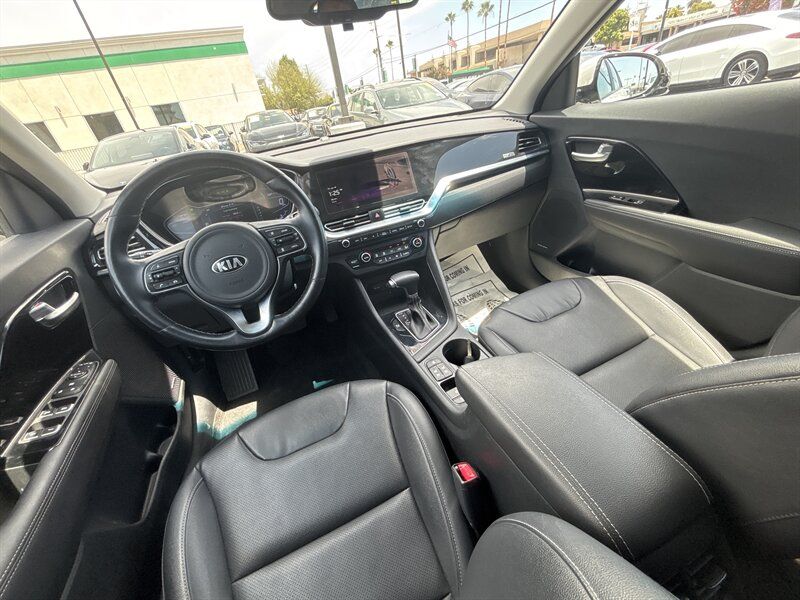 WHITE, 2020 KIA NIRO Image 21