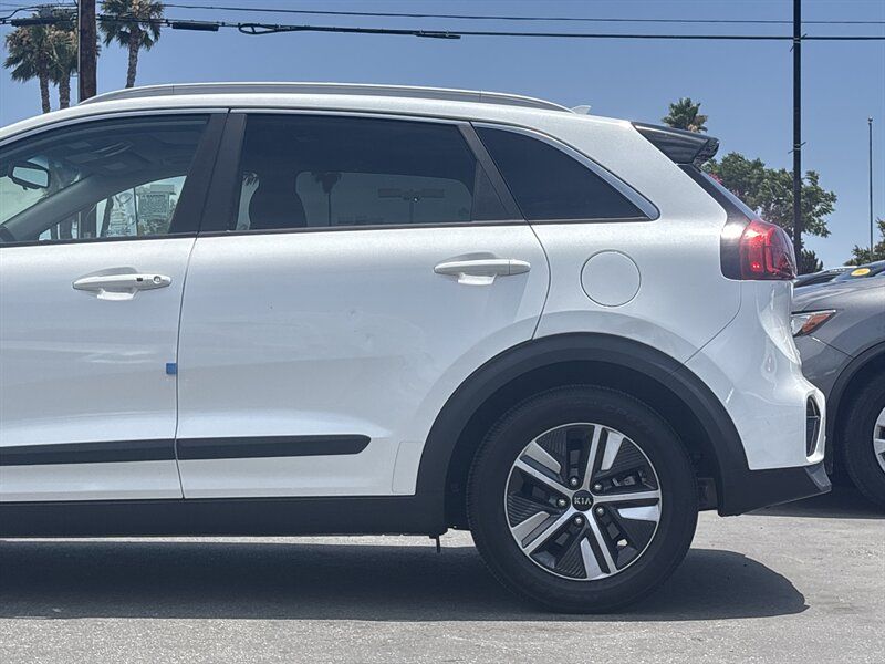 WHITE, 2020 KIA NIRO Thumnail Image 4