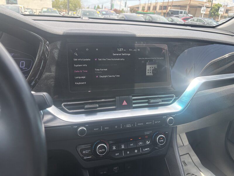 WHITE, 2020 KIA NIRO Thumnail Image 27