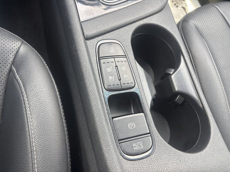 WHITE, 2020 KIA NIRO Thumnail Image 29