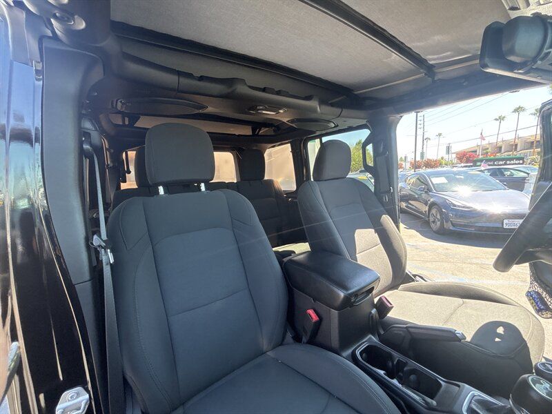 BLACK, 2018 JEEP WRANGLER UNLIMITED Thumnail Image 11