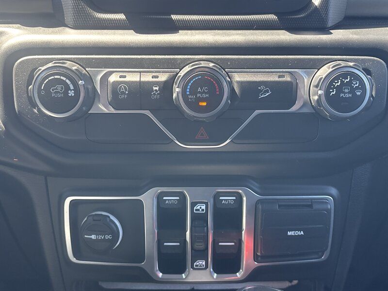 BLACK, 2018 JEEP WRANGLER UNLIMITED Thumnail Image 22