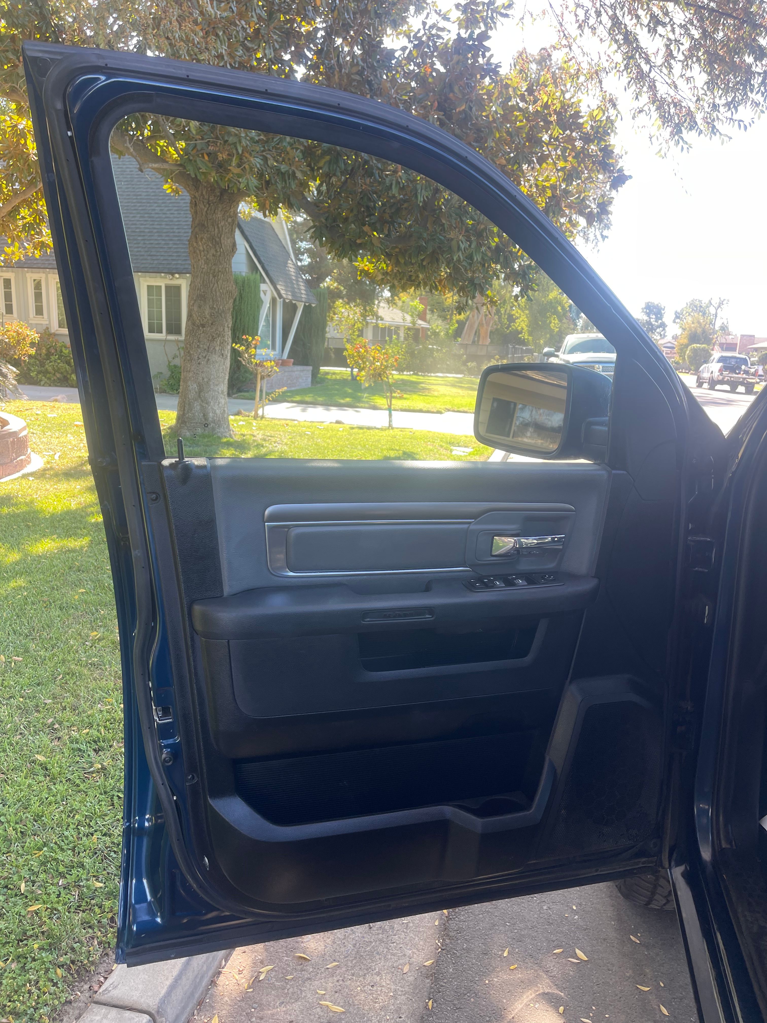 N / A, 2021 RAM 1500 CLASSIC CREW CAB Thumnail Image 21