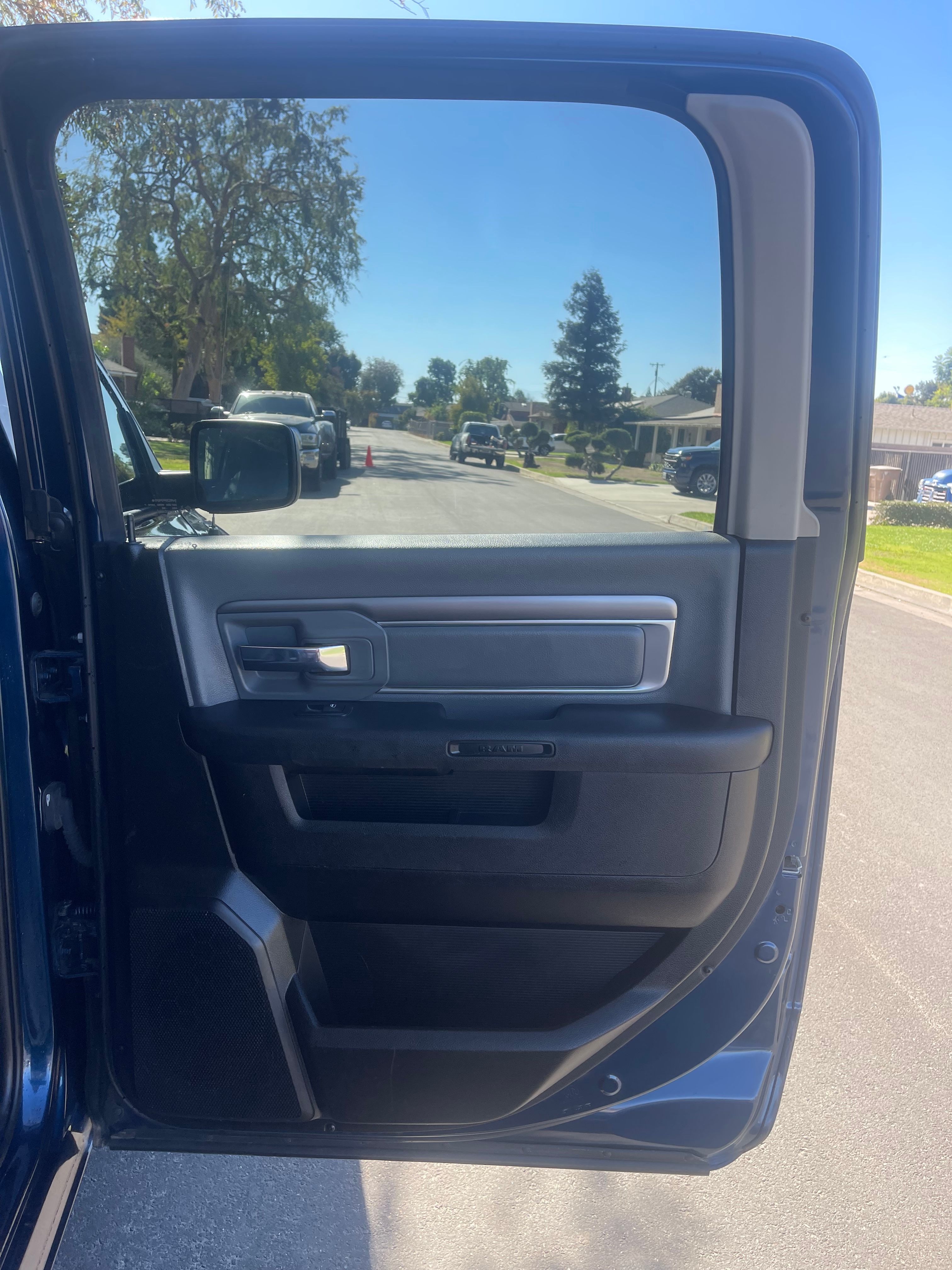 N / A, 2021 RAM 1500 CLASSIC CREW CAB Thumnail Image 24