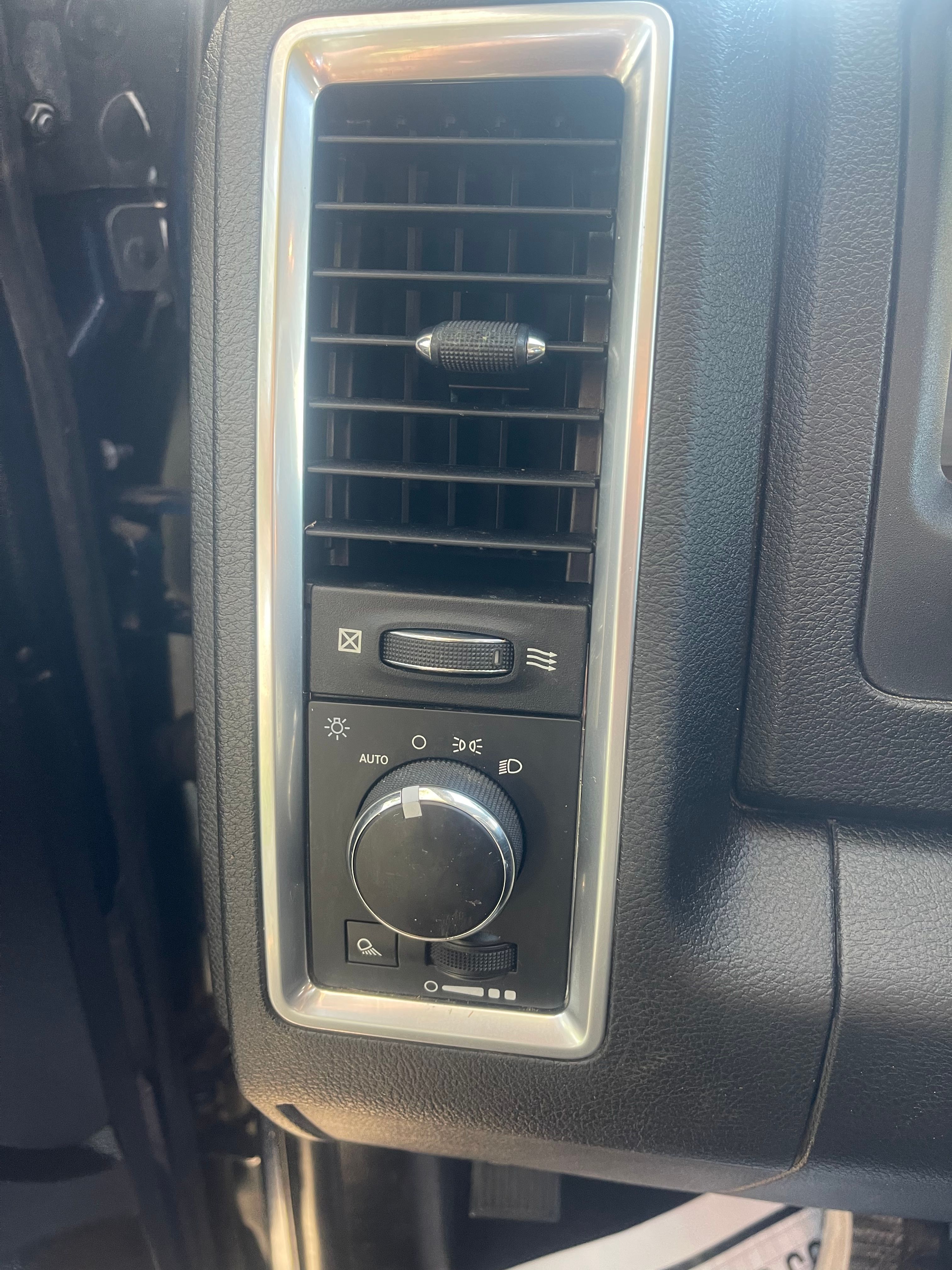 N / A, 2021 RAM 1500 CLASSIC CREW CAB Thumnail Image 51