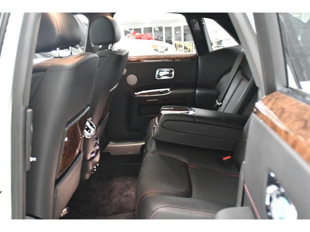 WHITE, 2020 ROLLS-ROYCE GHOST SERIES II Thumnail Image 70