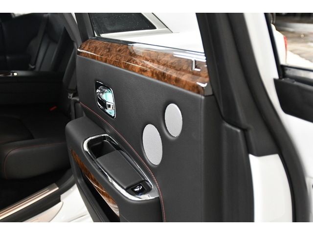 WHITE, 2020 ROLLS-ROYCE GHOST SERIES II Thumnail Image 79