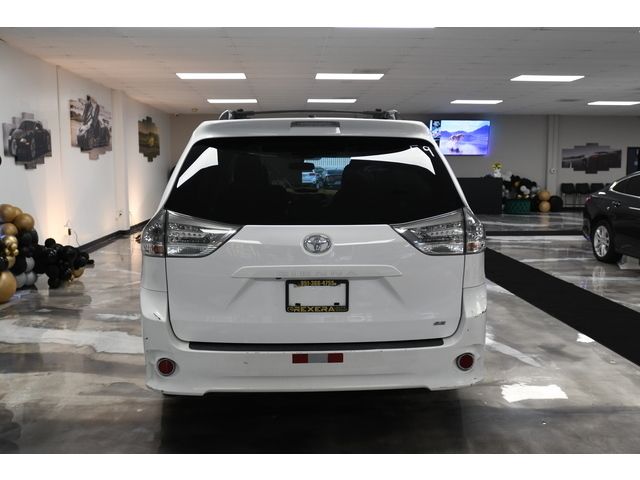 WHITE, 2013 TOYOTA SIENNA Thumnail Image 5
