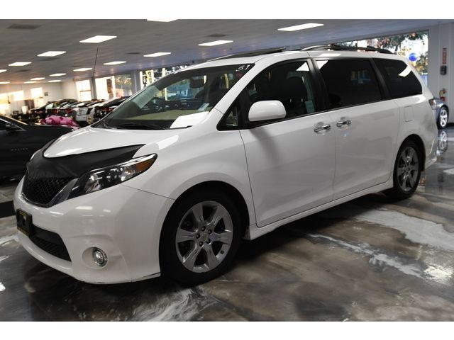 WHITE, 2013 TOYOTA SIENNA Thumnail Image 6