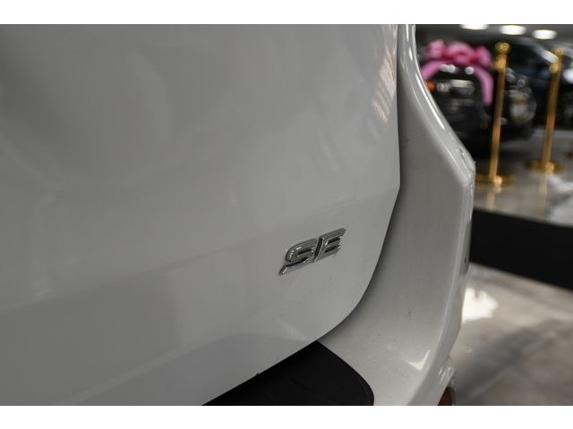 WHITE, 2013 TOYOTA SIENNA Thumnail Image 8