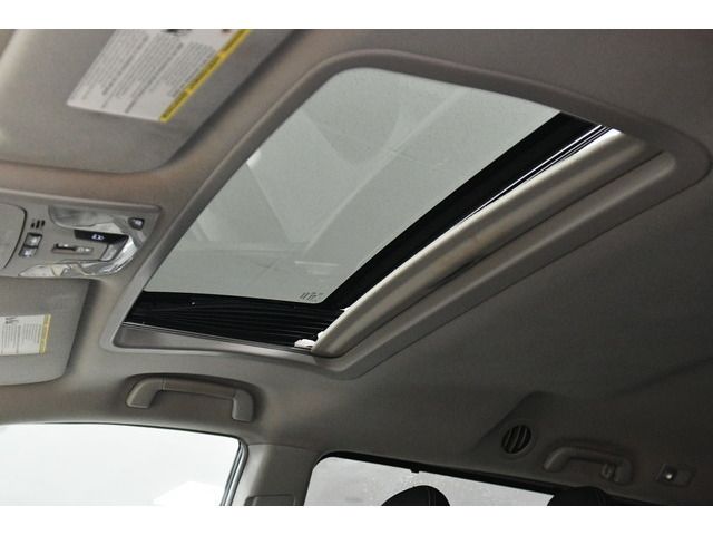 WHITE, 2013 TOYOTA SIENNA Thumnail Image 13