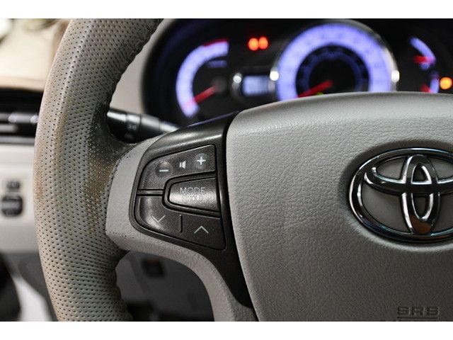 WHITE, 2013 TOYOTA SIENNA Thumnail Image 16
