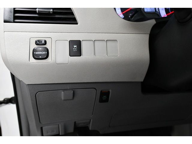 WHITE, 2013 TOYOTA SIENNA Thumnail Image 20
