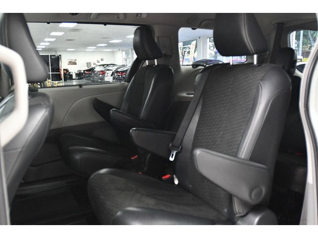 WHITE, 2013 TOYOTA SIENNA Thumnail Image 23