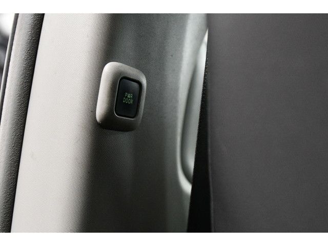 WHITE, 2013 TOYOTA SIENNA Thumnail Image 27