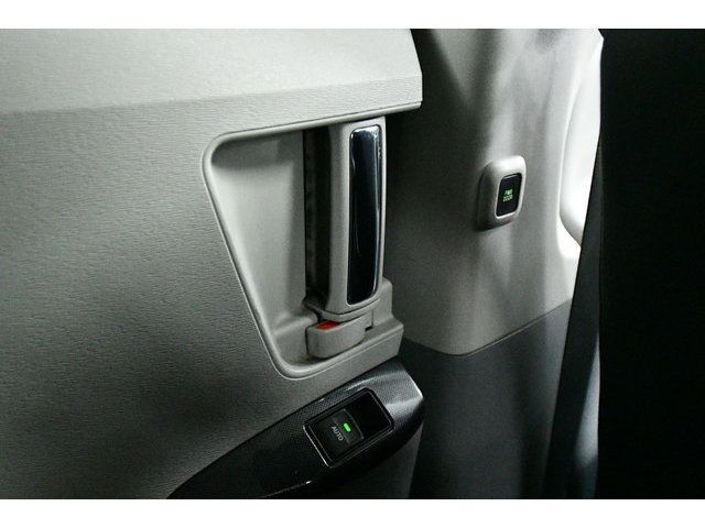 WHITE, 2013 TOYOTA SIENNA Thumnail Image 28