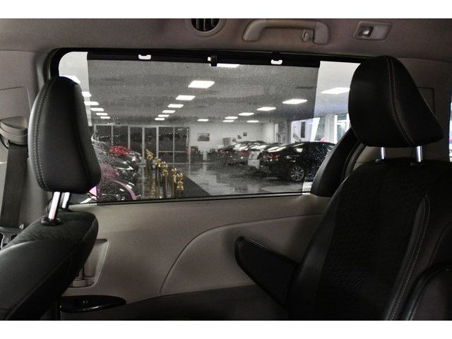 WHITE, 2013 TOYOTA SIENNA Thumnail Image 33