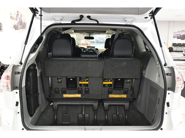 WHITE, 2013 TOYOTA SIENNA Thumnail Image 35