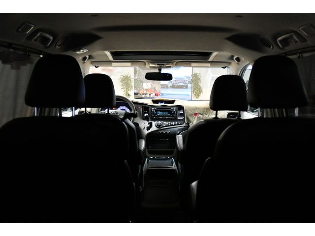 WHITE, 2013 TOYOTA SIENNA Thumnail Image 38